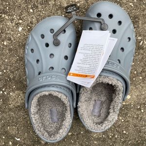 Crocs fuzzy/lined baya in charcoal grey. Size j3. NWT.